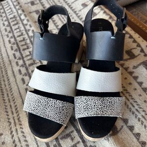 TOMS Sz 9 Clogs Sandals